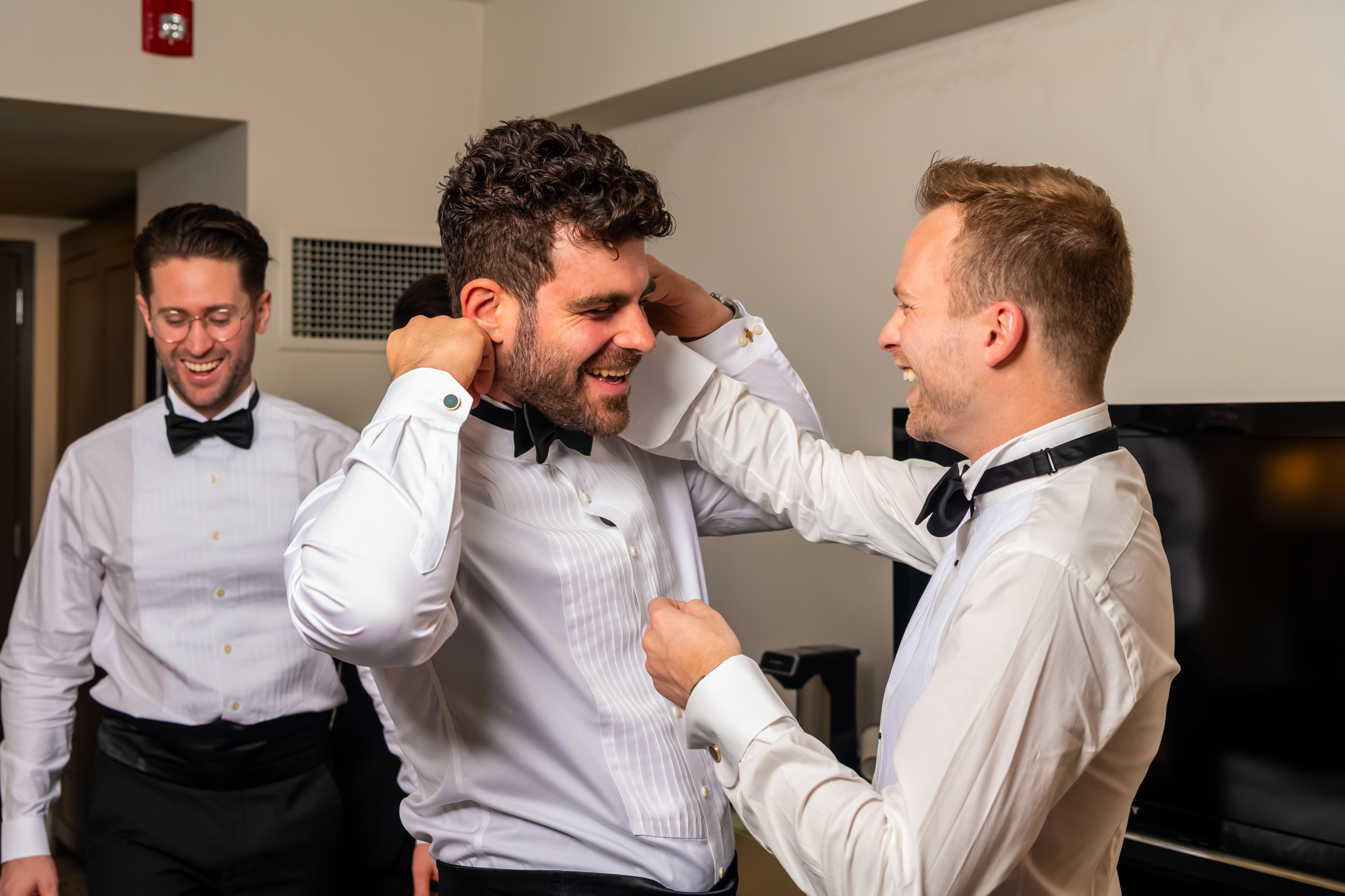Groom getting ready with his guys